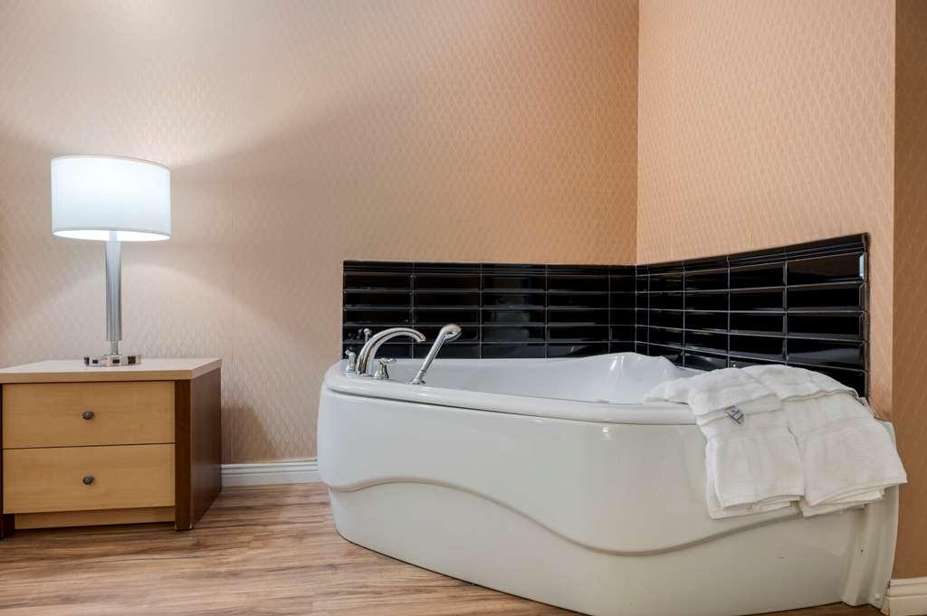 Econo Lodge Inn & Suites Монмани Стая снимка