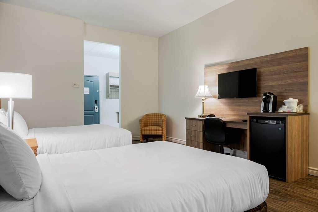 Econo Lodge Inn & Suites Монмани Стая снимка