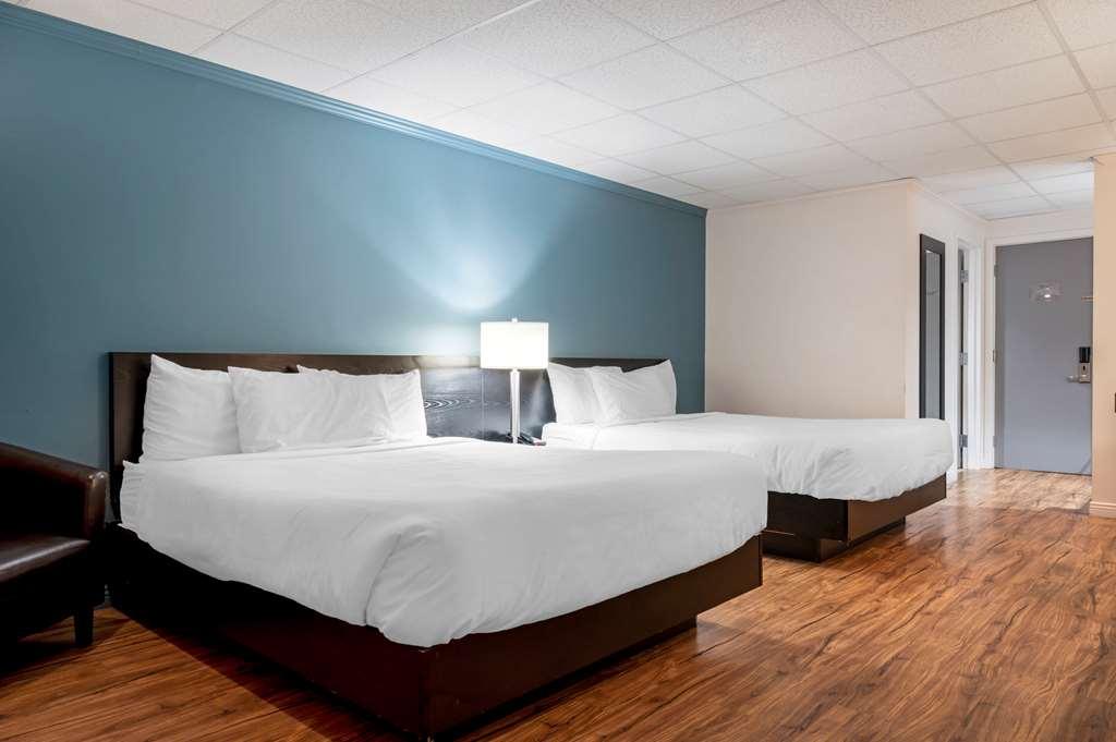 Econo Lodge Inn & Suites Монмани Стая снимка