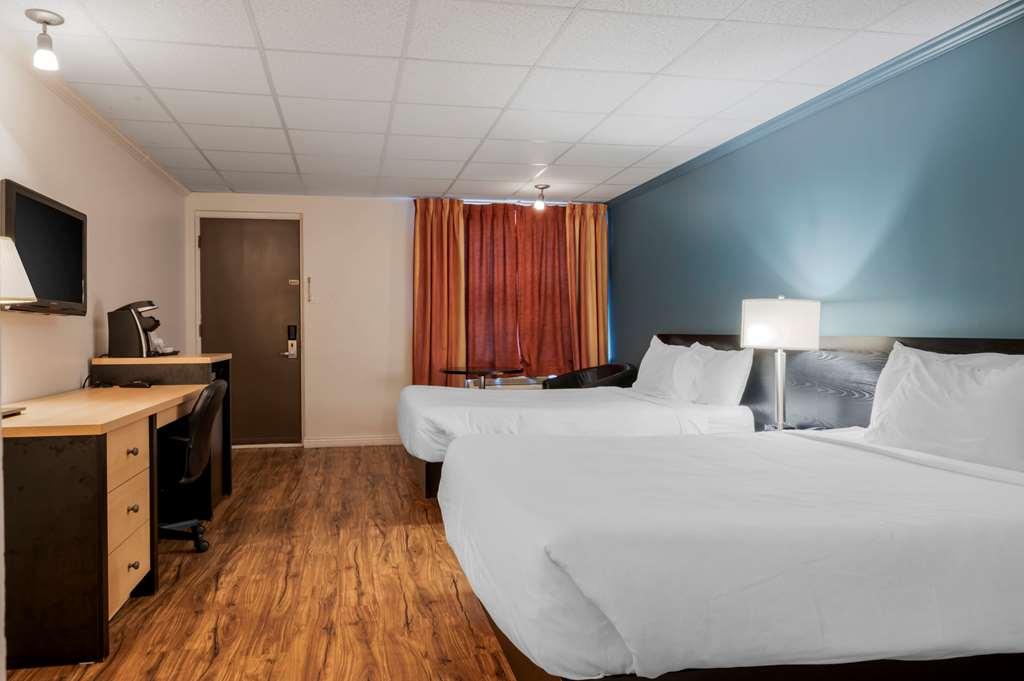 Econo Lodge Inn & Suites Монмани Стая снимка