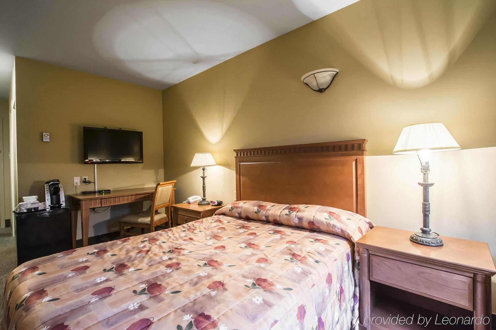 Econo Lodge Inn & Suites Монмани Екстериор снимка