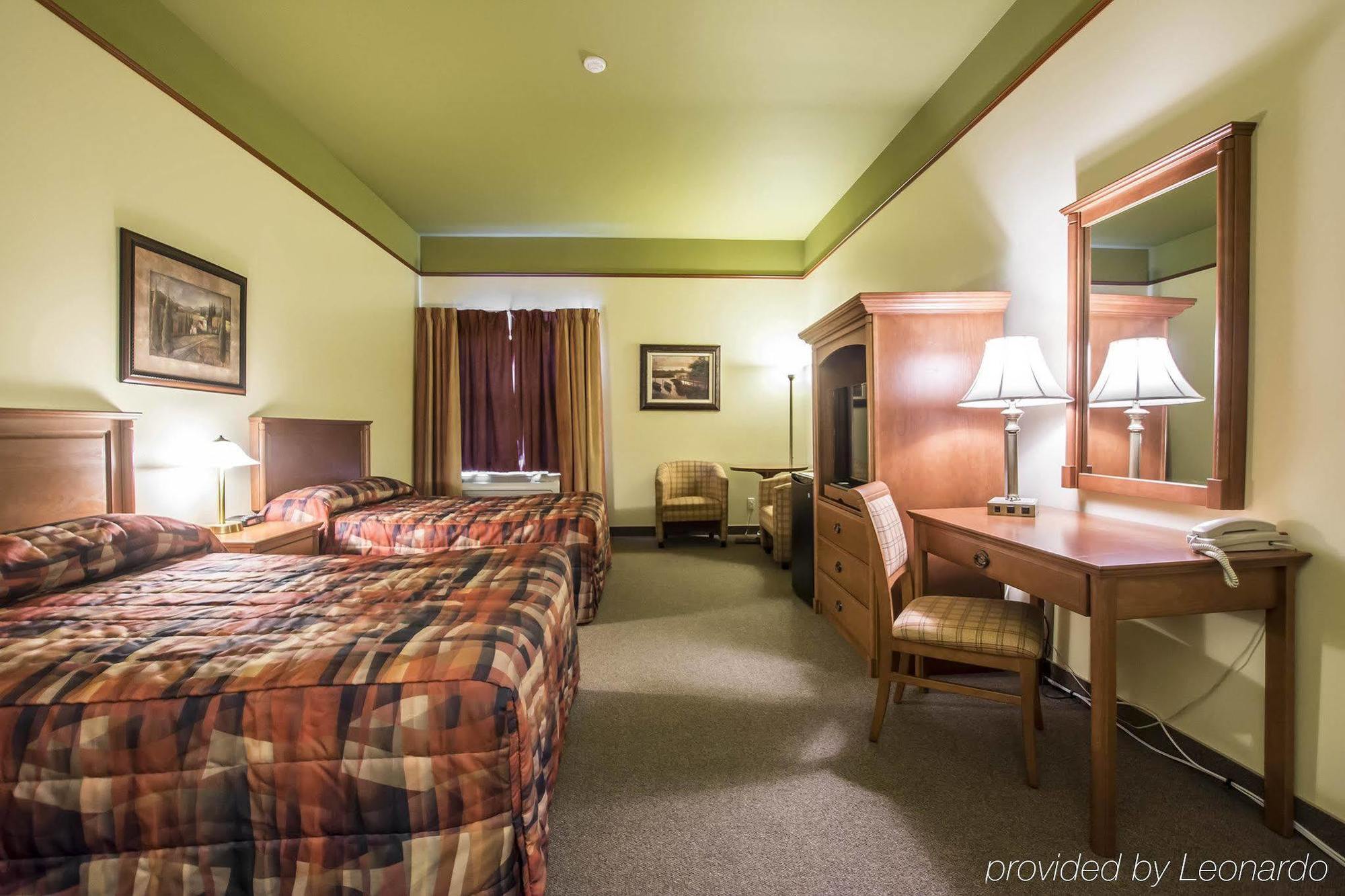 Econo Lodge Inn & Suites Монмани Екстериор снимка